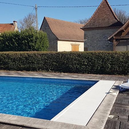 Studio Confortable Proche Des Sites Touristiques Issendolus Exterior photo