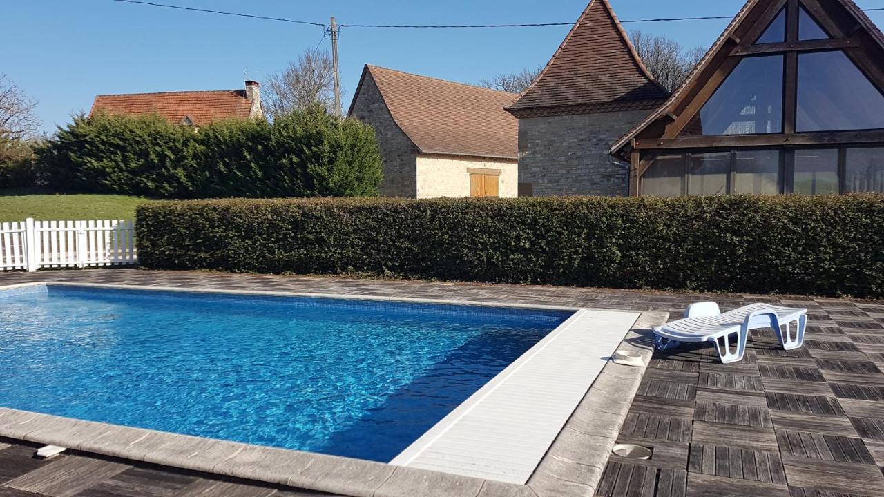 Studio Confortable Proche Des Sites Touristiques Issendolus Exterior photo